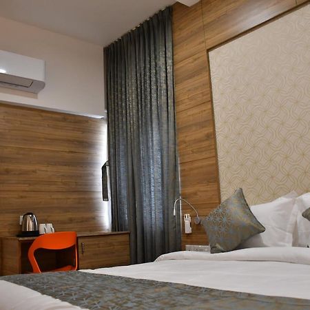 Hotel Adhikrishna Arcade Erode Esterno foto